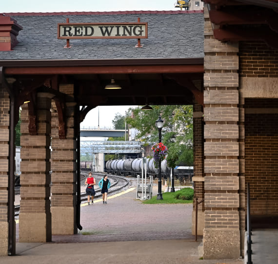 Red wing gate